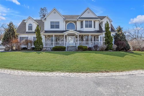 4 Gianna Ct, Hauppauge, NY, 11788-2427 | Card Image