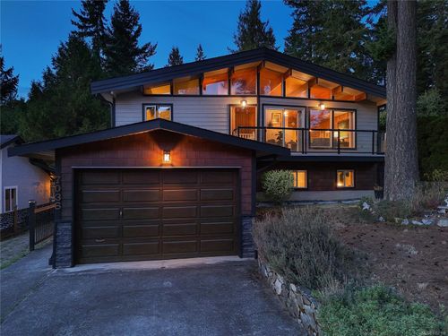 7036 Con-Ada Rd, Central Saanich, BC, V8M1E7 | Card Image