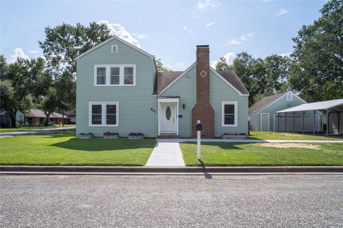 801 Avenue F, El Campo, TX, 77437-3233 | Card Image