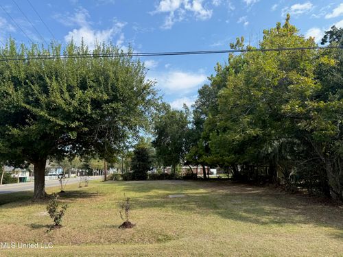 435 Demontluzin Ave, Bay Saint Louis, MS, 39520-3503 | Card Image