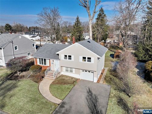 331 Webster Dr, New Milford, NJ, 07646-1117 | Card Image