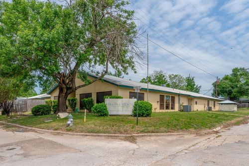 700 Dyer St, Rockdale, TX, 76567-2208 | Card Image