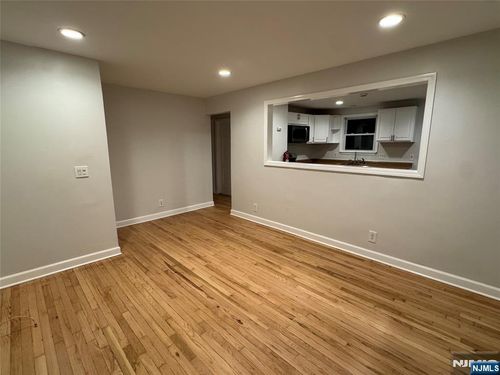 2 Woodside Ave, Little Falls, NJ, 07424-1316 | Card Image