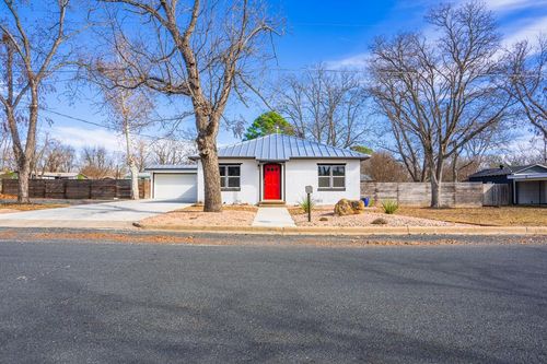 318 W Hackberry St, Fredericksburg, TX, 78624-3336 | Card Image