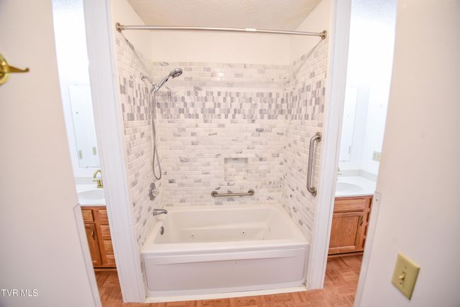 Updated tiled bath | Image 26