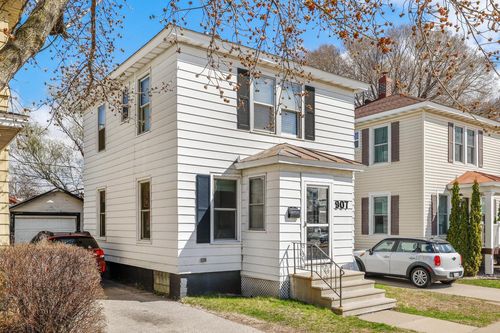 907 Green Bay St, La Crosse, WI, 54601-6204 | Card Image