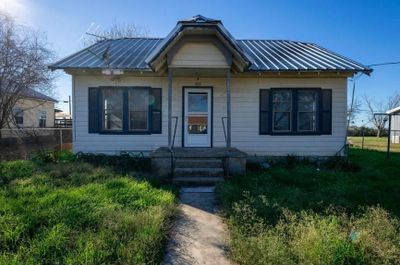 409 S Douglass Street, House other with 2 bedrooms, 2 bathrooms and null parking in Covington TX | Image 1