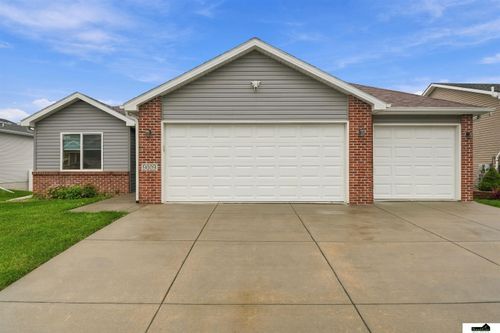 9009 Blacksmith Rd, Lincoln, NE, 68507-3419 | Card Image