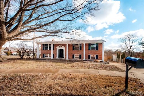 624 Sandy Oak Dr, Manchester, MO, 63021-6744 | Card Image