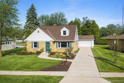 2014 Markham St, MANITOWOC, WI, 54220-2533 | Card Image