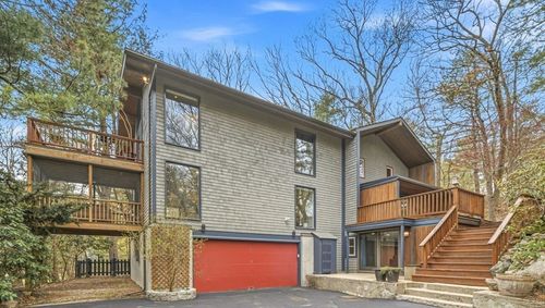 19 Old Rd, Weston, MA, 02493-1617 | Card Image