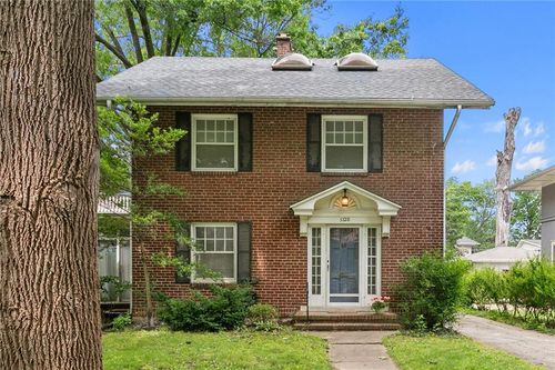 5728 Rockhill Rd, Kansas City, MO, 64110-2766 | Card Image