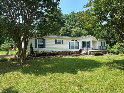 1035 Sueron Dr, King, NC, 27021-7448 | Card Image
