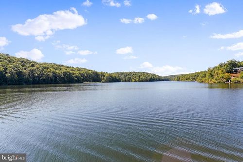 105 Forest Dr, CROSS JUNCTION, VA, 22625 | Card Image