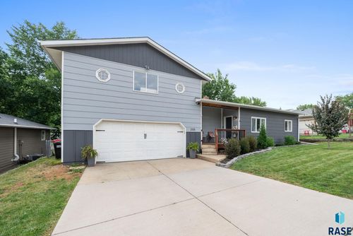 205 S 1st Ave, Brandon, SD, 57005-1267 | Card Image
