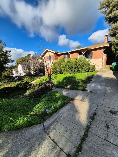 6054 Outlook Ave, Oakland, CA, 94605-1818 | Card Image