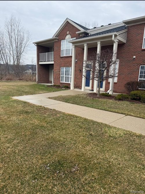 147-51561 Stern Ln, Chesterfield, MI, 48051-2346 | Card Image
