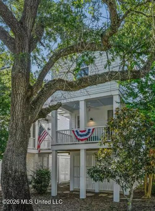 4-c-215 E 2nd Street, Pass Christian, MS, 39571 | Card Image