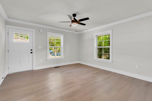 110 Mcdade St, Greenville, SC, 29611-3633 | Card Image