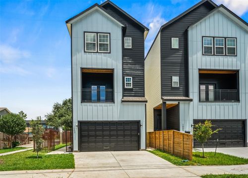 1003 E 33rd St, Houston, TX, 77022-5107 | Card Image