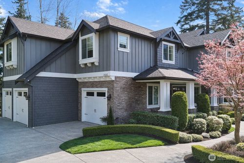 3232 112th Ave Se, Bellevue, WA, 98004-7525 | Card Image