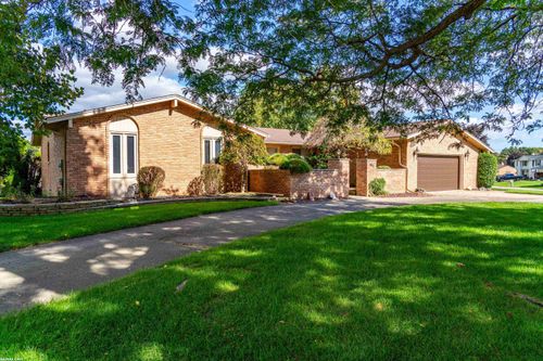 4611 Kings Row, Shelby Township, MI, 48316-1520 | Card Image