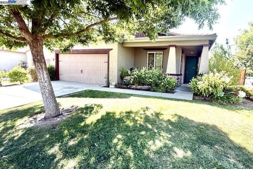 1431 Paco Way, Manteca, CA, 95337-8755 | Card Image
