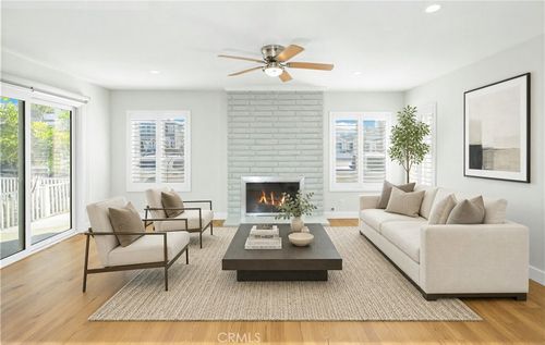 a-810 W Balboa Boulevard, Newport Beach, CA, 92661 | Card Image