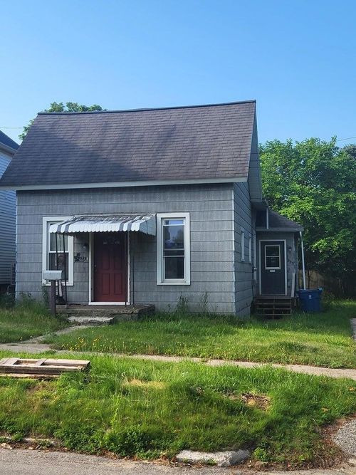 233 2nd Ave, Manistee, MI, 49660-1203 | Card Image