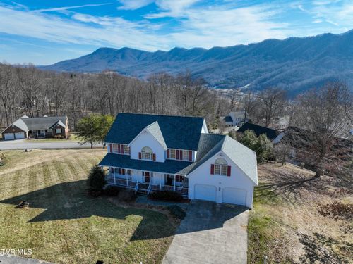 945 Moccasin Hills Dr, Gate City, VA, 24251-3733 | Card Image