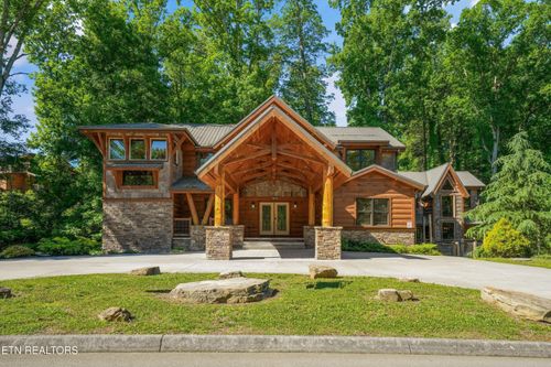 2716 Dayne Dr, Sevierville, TN, 37876-7504 | Card Image