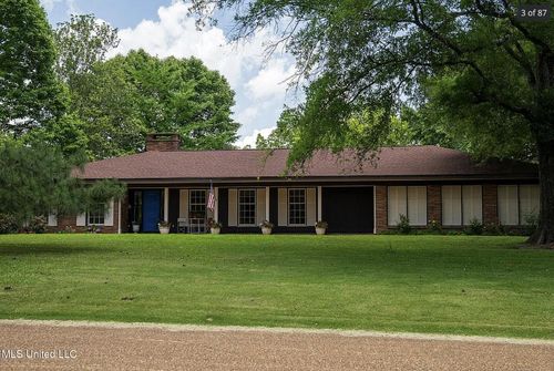 305 Dettor St, Batesville, MS, 38606-9132 | Card Image