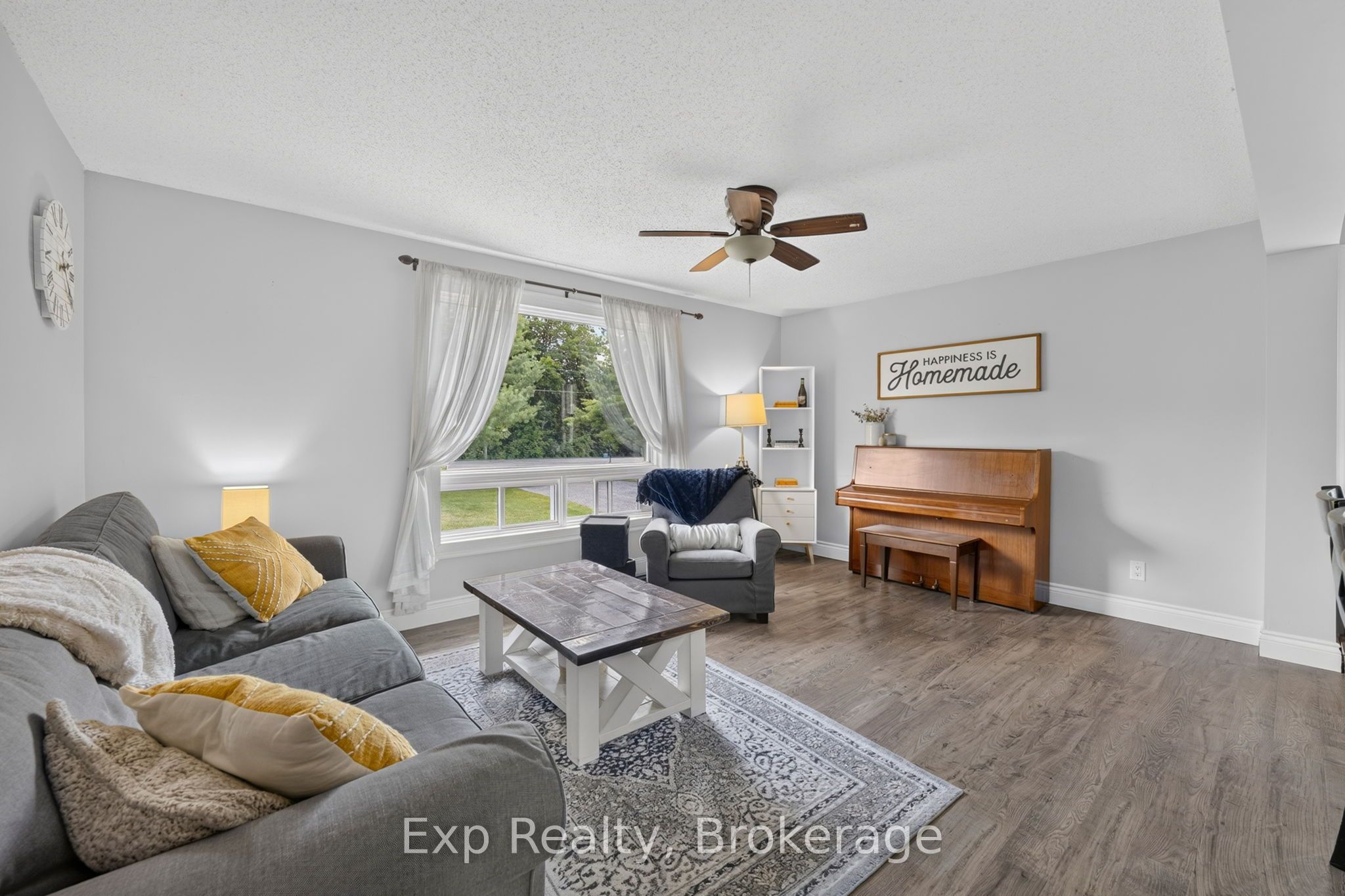 Residential in Centre Hastings 4