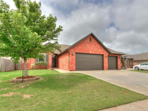 308 Madison Place Dr, Moore, OK, 73160-6742 | Card Image