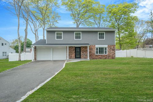 6 Barclay Dr, Coram, NY, 11727-2304 | Card Image
