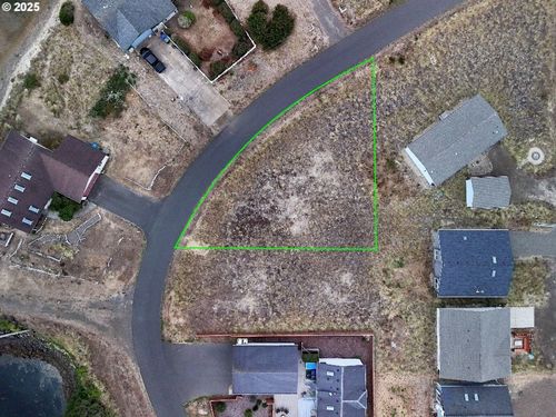1932 Nw Admiralty Cir, Waldport, OR, 97394-9618 | Card Image