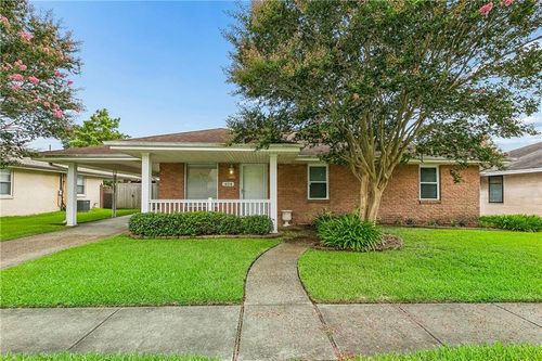 404 W Prosper St, Chalmette, LA, 70043-3049 | Card Image