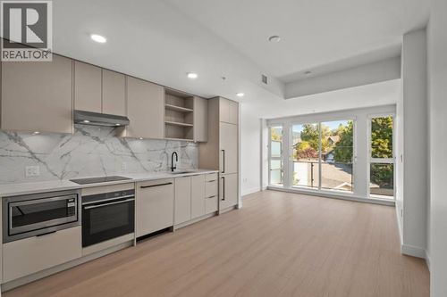 418-422 E 3rd St, North Vancouver, BC, V7L | Card Image