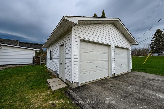2 Philip St, House other with 4 bedrooms, 2 bathrooms and 4 parking in Smiths Falls ON | Image 45