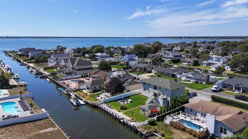 15 Marlin Rd, East Quogue, NY, 11942-4908 | Card Image