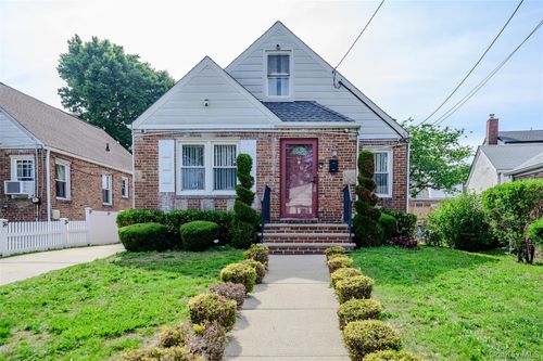 58 Montgomery St, Valley Stream, NY, 11580-3805 | Card Image