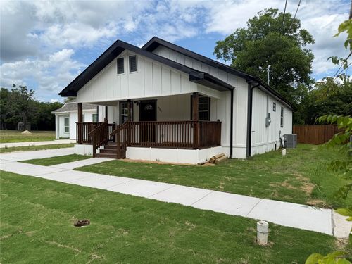 2209 Wellington St, Greenville, TX, 75401-2942 | Card Image