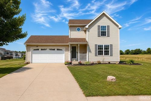 204 Walnut Crossing Dr, Walkerton, IN, 46574-9071 | Card Image
