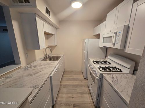 104-1701 W Tuckey Ln, Phoenix, AZ, 85015-1707 | Card Image