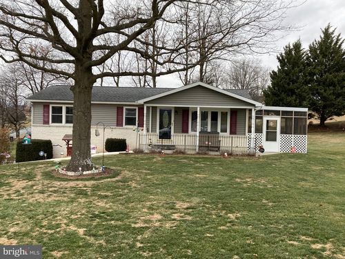 323 Terrace Dr, FAYETTEVILLE, PA, 17222-1135 | Card Image