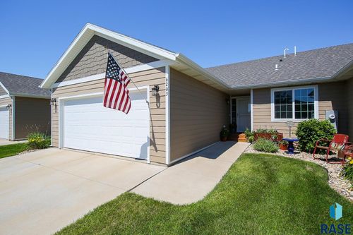 6203 W Maxwell Pl, Sioux Falls, SD, 57107-3200 | Card Image