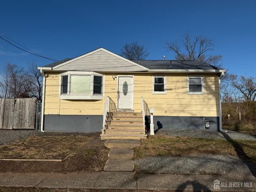 135 Crampton Ave, Woodbridge, NJ, 07095-3732 | Card Image