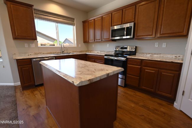 Dining and Kitchen | Image 10