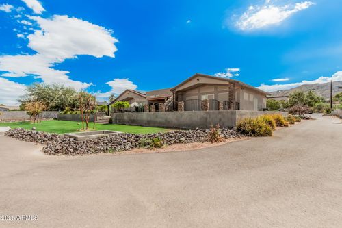 2058 W Dobbins Rd, Phoenix, AZ, 85041-9401 | Card Image