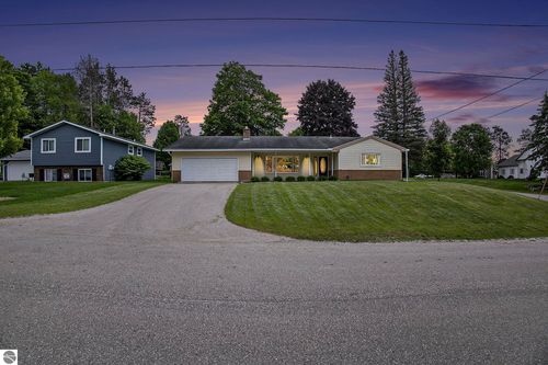 511 Franklin St, Kingsley, MI, 49649-9413 | Card Image